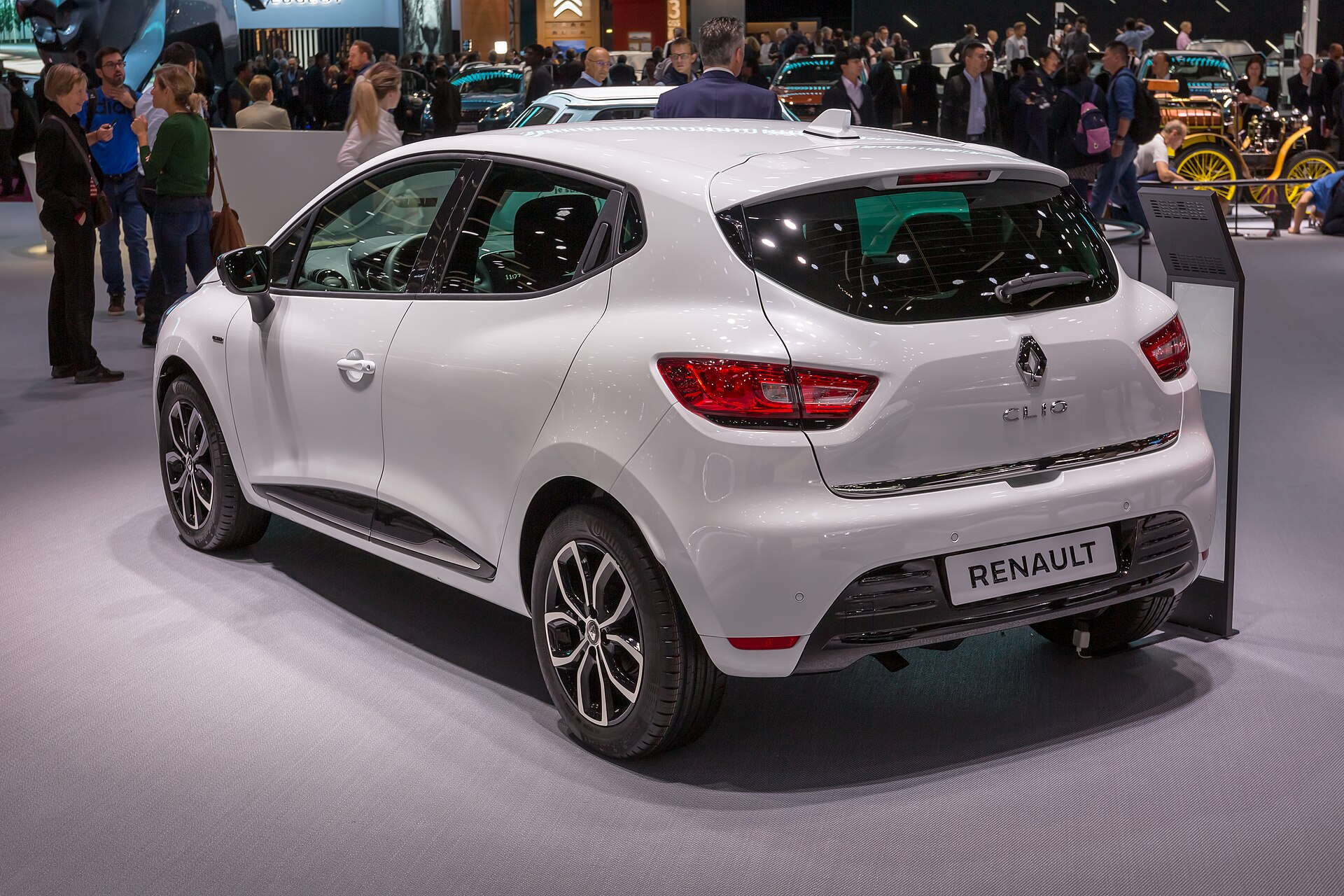 Renault Clio Williams — France → USA cost guide